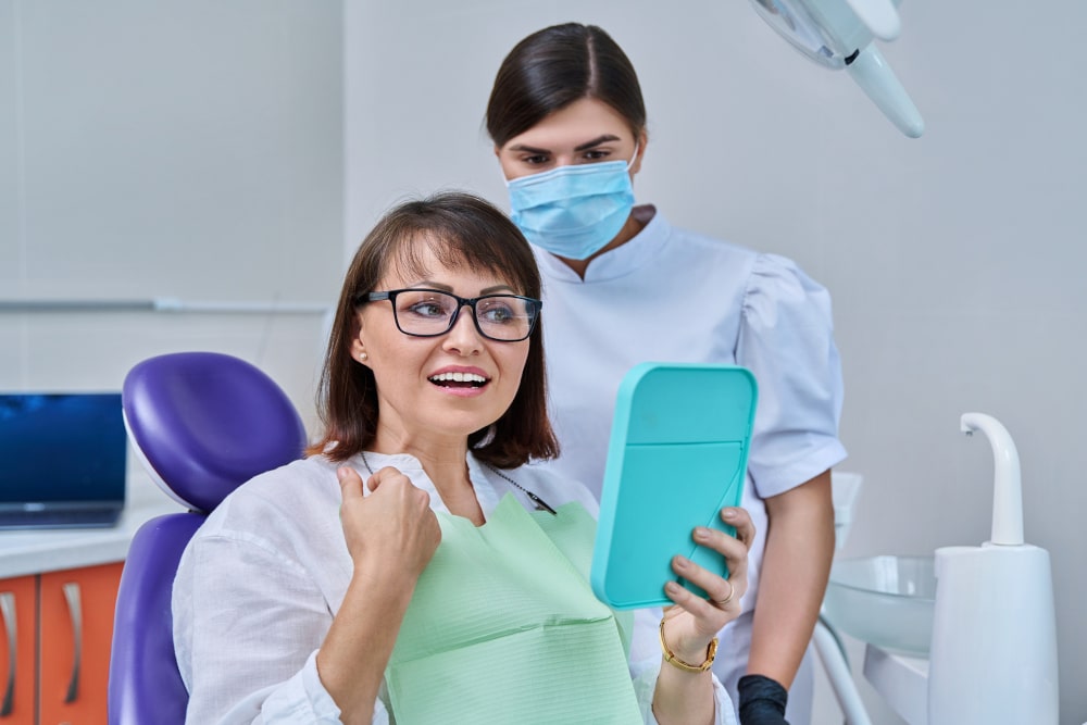 Comparison of same-day dental implants versus delayed implants